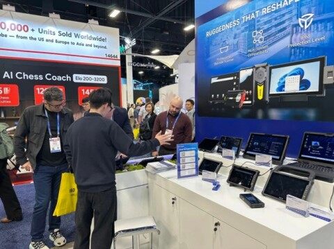 Emdoor Информация M82A Rugged Tablet with Intel Core Ultra processor being used in an industrial factory setting.